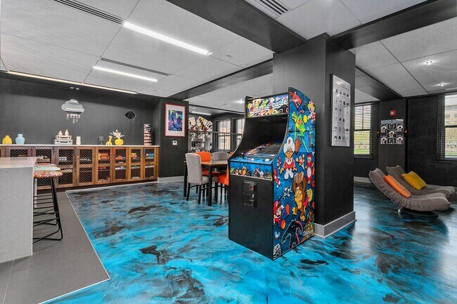 Building Photo - 933 McGee St