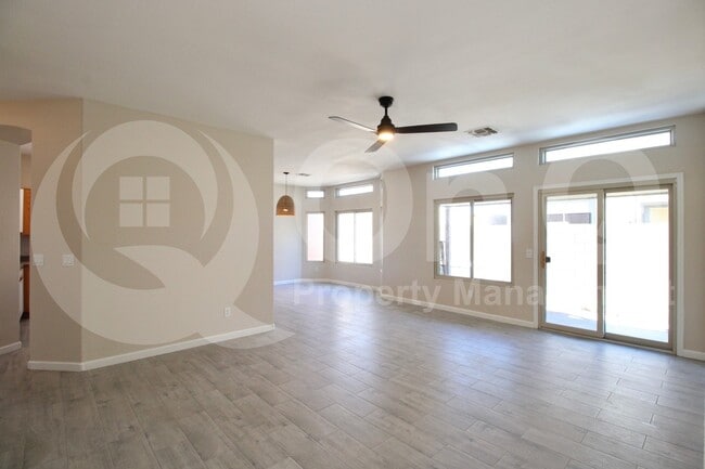 Building Photo - 440 S Val Vista Dr