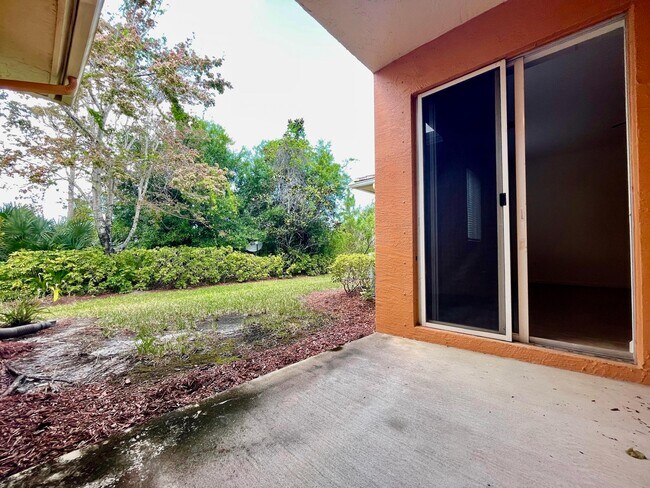Building Photo - 2563 Stockbridge Square SW