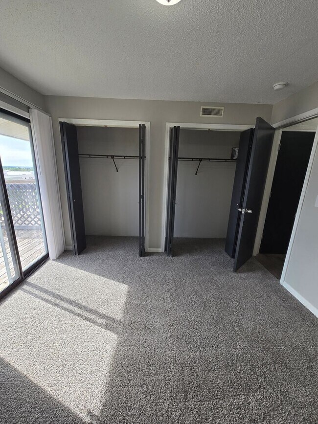 Building Photo - 1 Bedroom Apartment in Osage Beach!