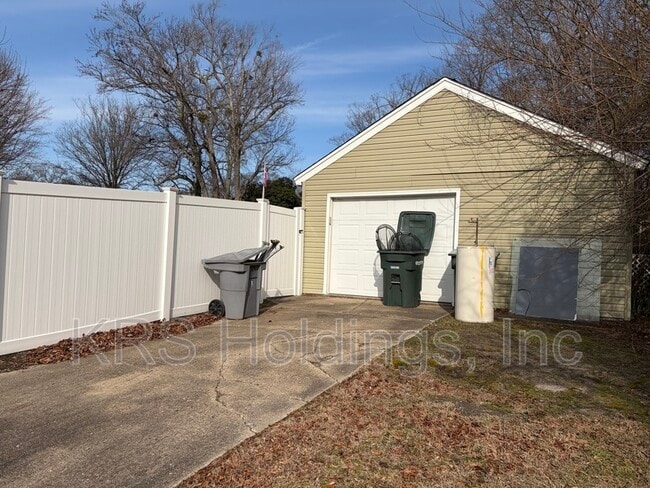 Building Photo - 300 Hampton Roads Ave