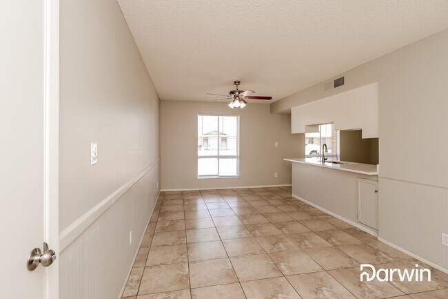 Building Photo - 1815 W Charleston Ave