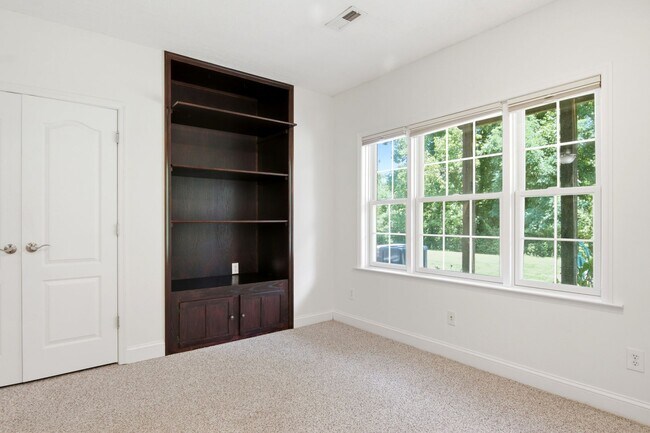 Building Photo - 2645 Blossom Trail E