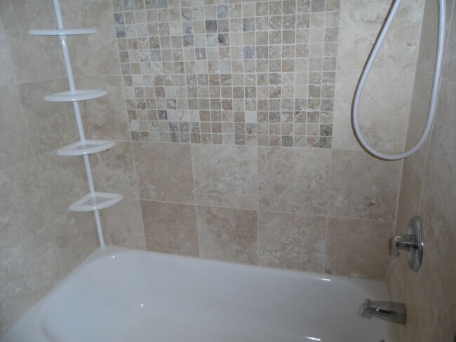Building Photo - 3 Bedroom 1.5 Bathroom Home w/ Pool