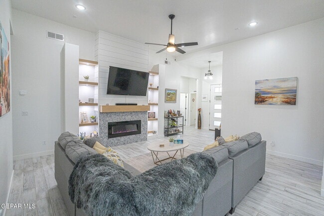 Building Photo - 13820 Paseo de Loma Ct