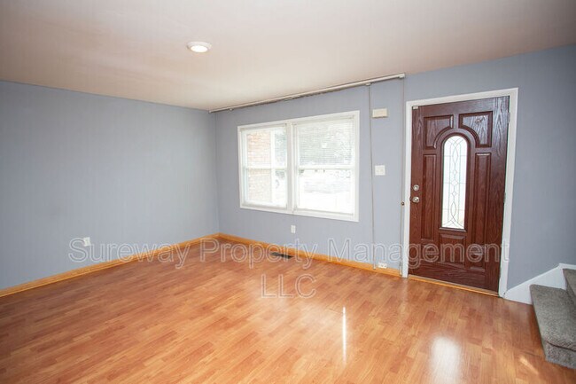 Building Photo - 16 Radnor Ct