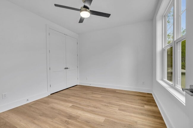 Building Photo - 423C Veritas St