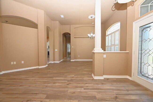 Building Photo - 2618 High Ridge Dr