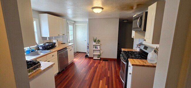 Building Photo - 14 Vara Ln