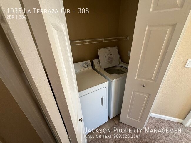 Building Photo - 1035 La Terraza Cir