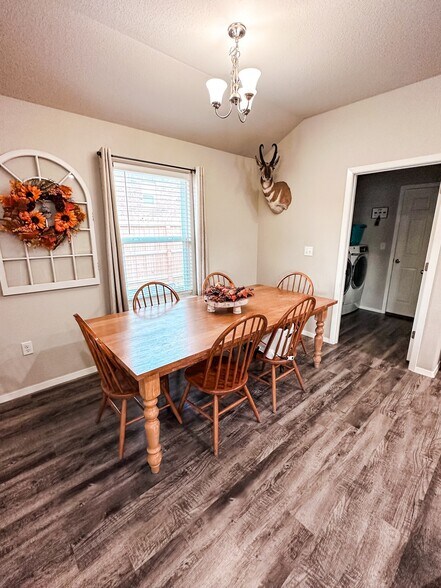 Dining - 6900 SW Whitmarsh Rd