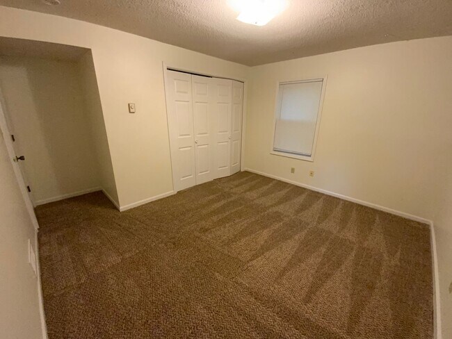 Building Photo - 207-207 Briarcrest Ct
