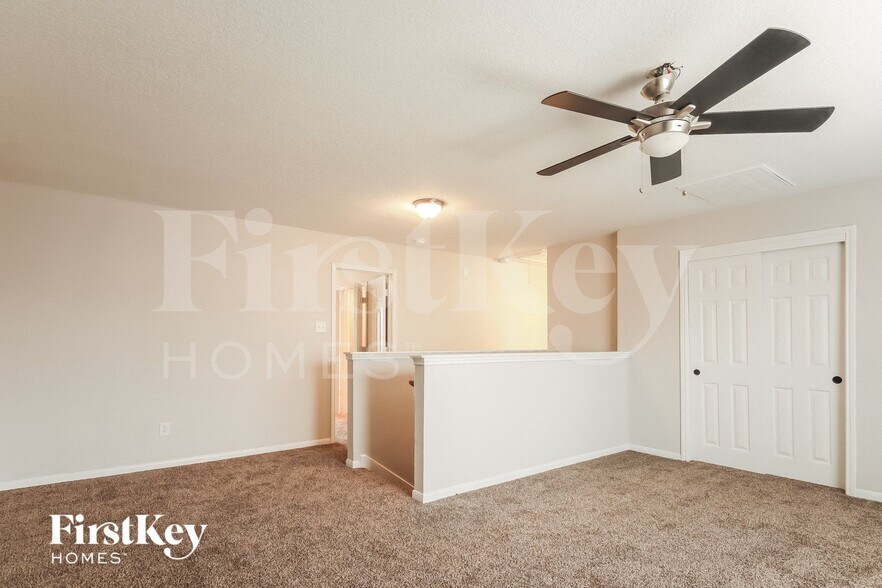 Building Photo - 7223 Foxcrest Ln
