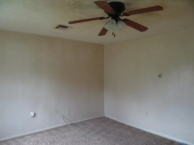 Building Photo - 402 N A St