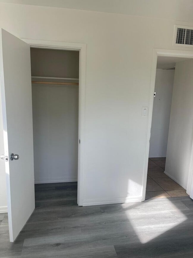 Building Photo - 4602 W Whitton Ave