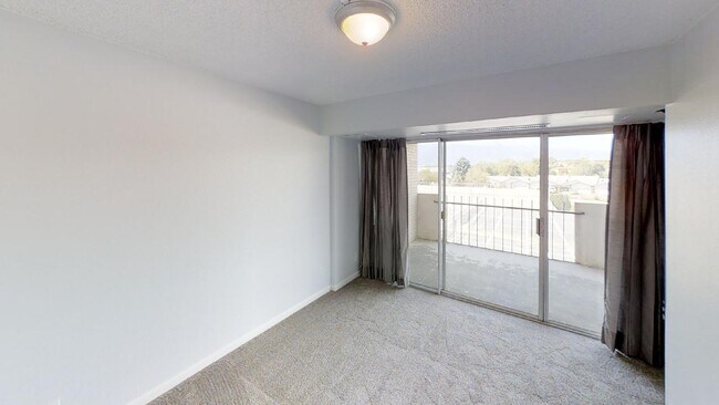 Building Photo - 411 Lakewood Cir