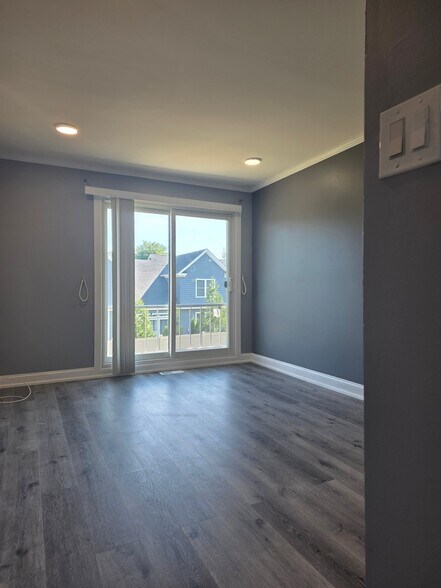 Building Photo - 515 Germantown Ct