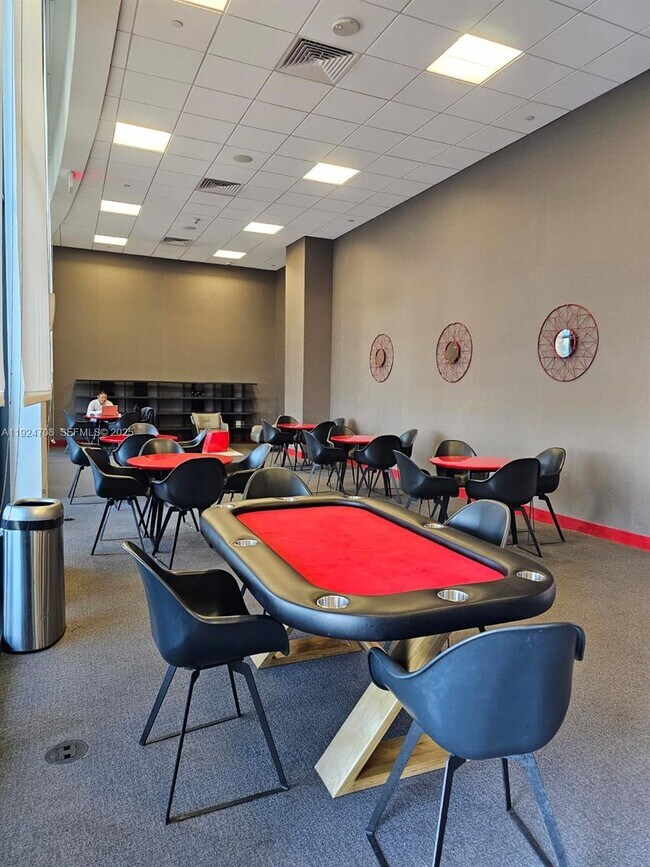 Building Photo - 1600 NE 1st Ave