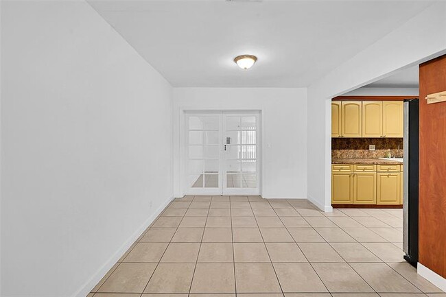Building Photo - 6421 SW 16th St