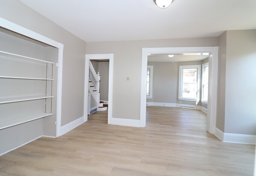 Building Photo - 154 Hawthorne Ave