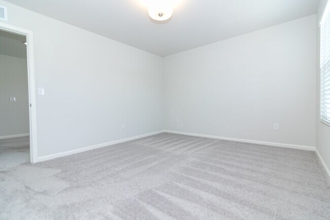 Building Photo - 104 Ashwood Ave