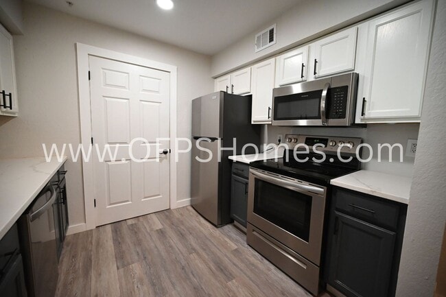 Building Photo - Charming 1-Bedroom Condo in Prime Destin Location