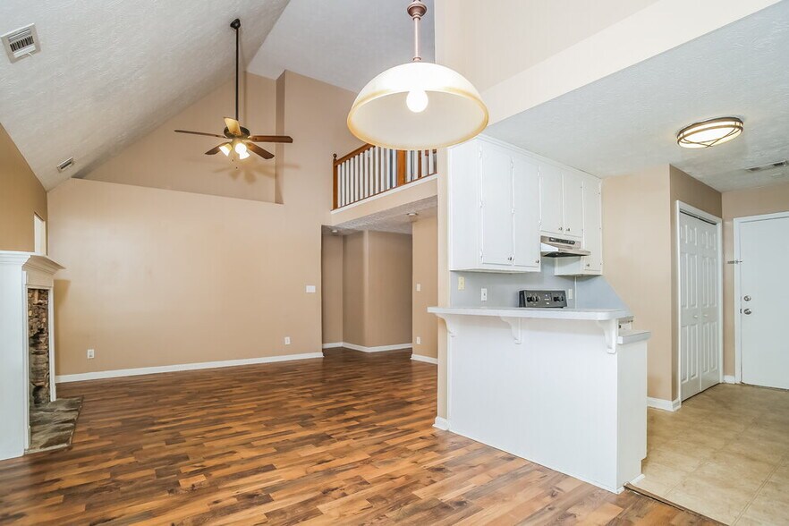 Building Photo - 5622 Riverside Dr