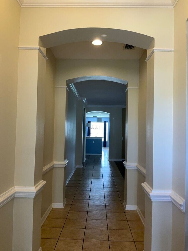 Building Photo - Single family home with 3 bedrooms, 2.5 ba...