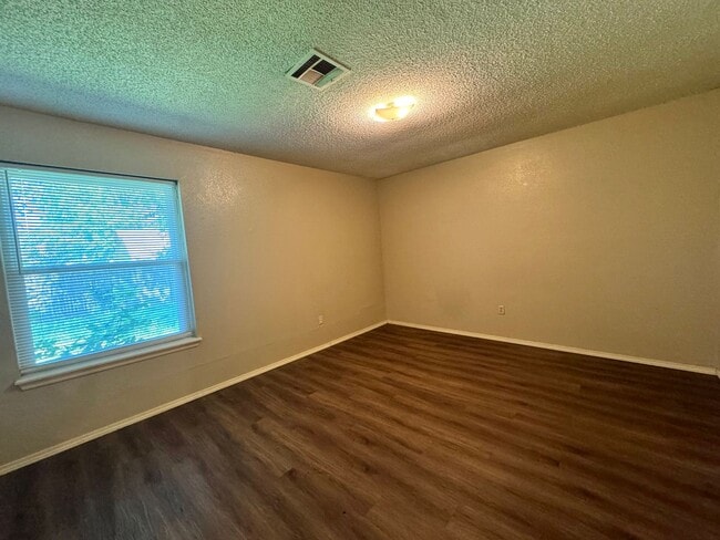 Building Photo - 125th East Ave. Duplex