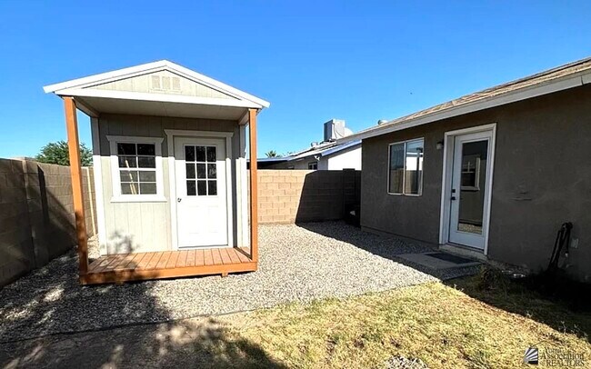 Building Photo - 4303 W 20th Pl