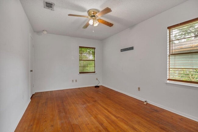 Building Photo - 107 Ash Ln