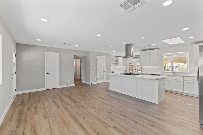 Building Photo - 10423 W Monterosa Dr