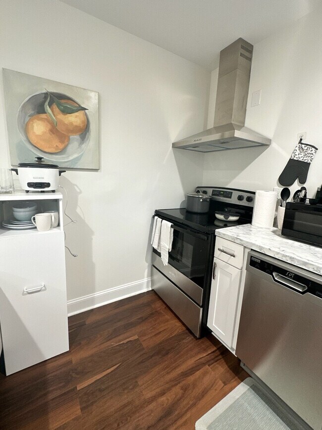 Building Photo - 107 David St