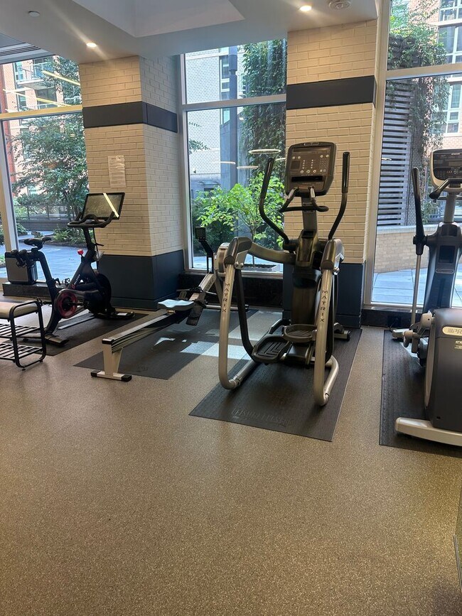 Building Photo - 1 Bedroom 1 Bath Condo Near Capitol Hill