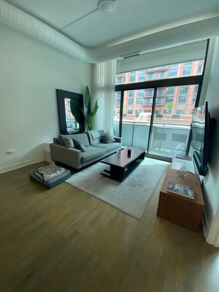 Primary Photo - 650 W Wayman St