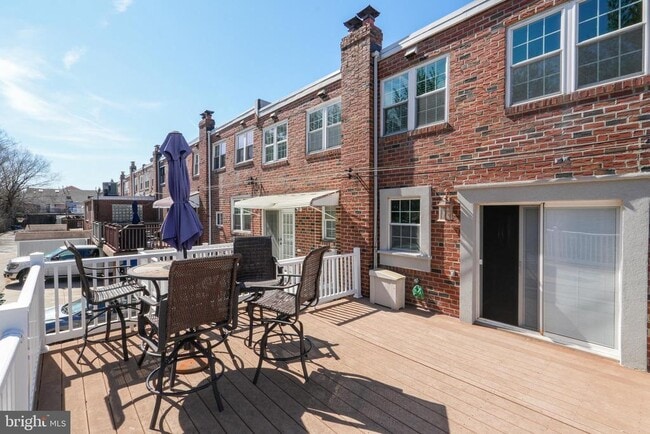 Building Photo - 3161 S Sydenham St