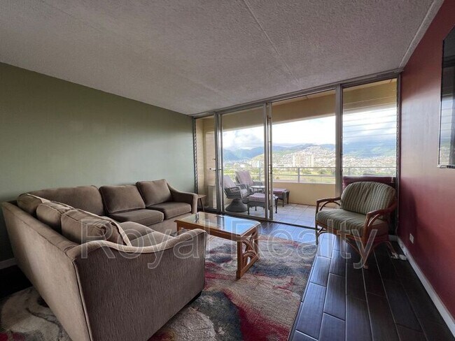 Building Photo - 2533 Ala Wai Blvd