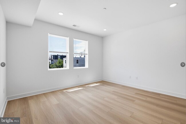 Building Photo - 3931 Fairmount Ave
