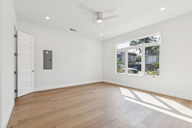 Building Photo - 900 Haines Ave