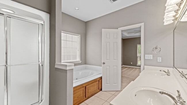 Building Photo - 4 Bedroom, 3 bathroom home in Pleasant Gro...