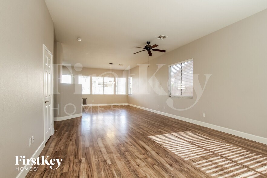 Building Photo - 13702 W Tara Ln