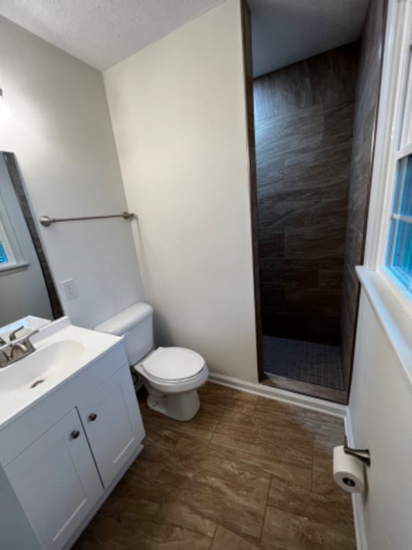 Building Photo - 911 Maplewood St