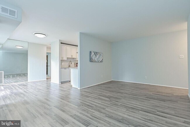 Building Photo - 8000 Le Havre Pl