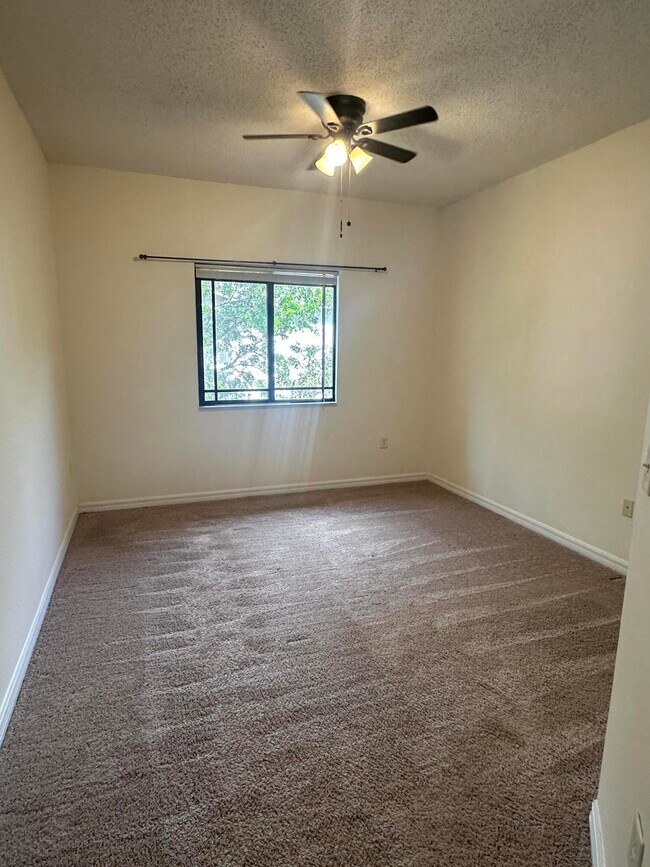 Building Photo - 3020 Alcazar Pl
