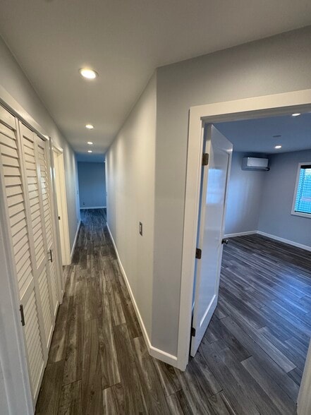 Building Photo - 209 Lake Shore Ter