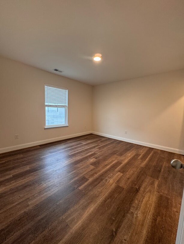 Building Photo - Inquire today on how to get FREE rent!