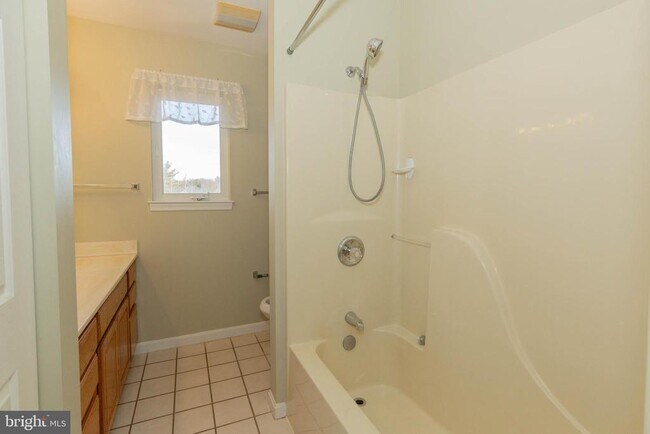 Building Photo - 180 Muirfield Ct