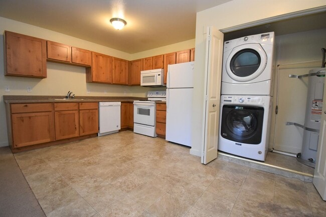 Building Photo - 807 W Villard St