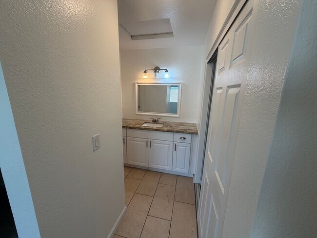 Building Photo - 8492 Hermitage Way