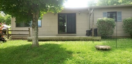 Building Photo - 3 bedroom, 1 bath Home: Located in Elletts...